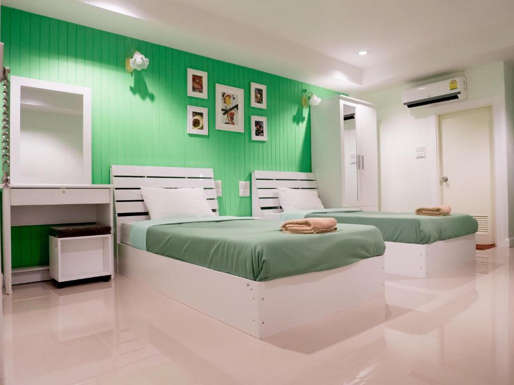 UJ apartment photo 2