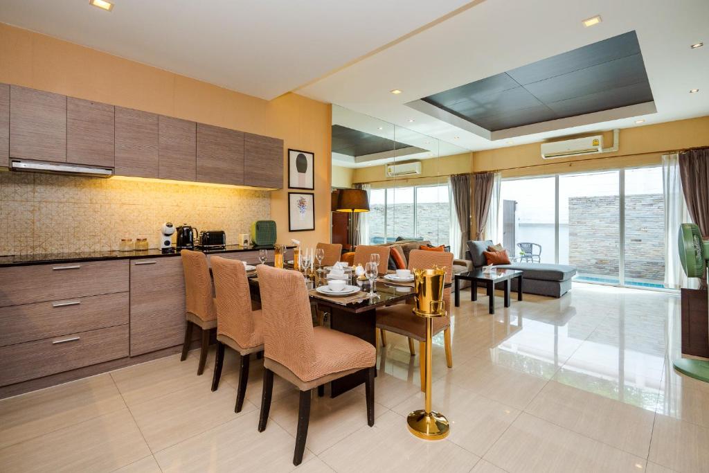 The Ville Jomtien Pool Villa photo 3