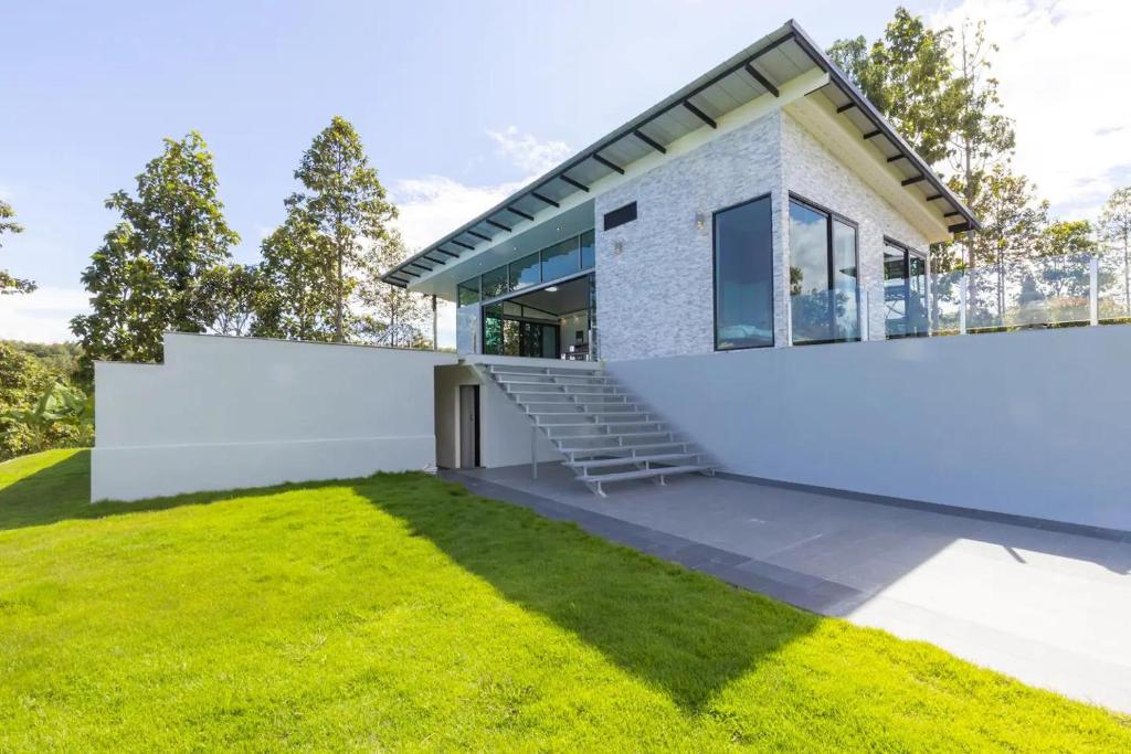 Stunning 3-Bed Villa in Chiang Mai — photo 1