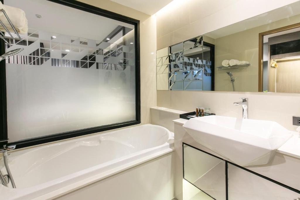 The Crystal Hotel Buriram - formerly X2 Vibe Buriram photo 3