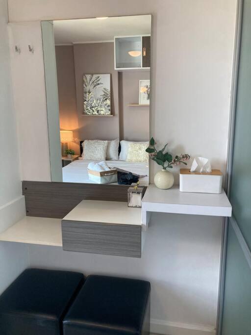 Top-Floor Studio Retreat photo 3