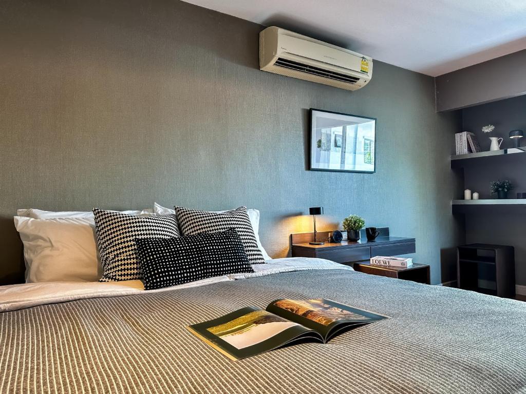 Stylish Exquisite 1BR photo 2