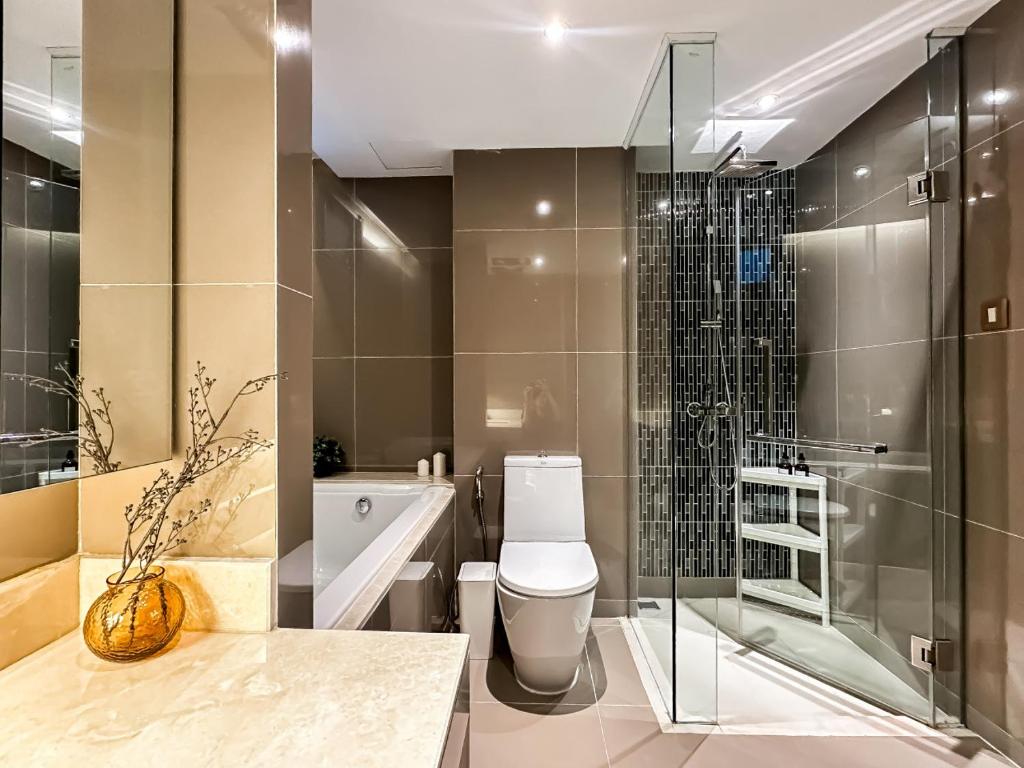 Stylish Exquisite 1BR photo 3