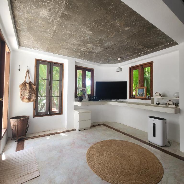 The Hip House Villa Phuket photo 3