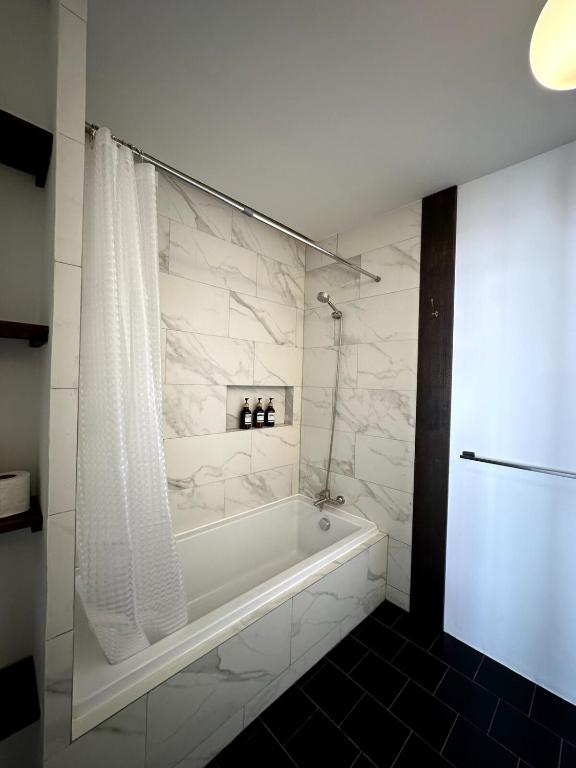 Spacious duplex 2 BR apartment max 6 guests - 3 min walk to BTS Nana photo 3