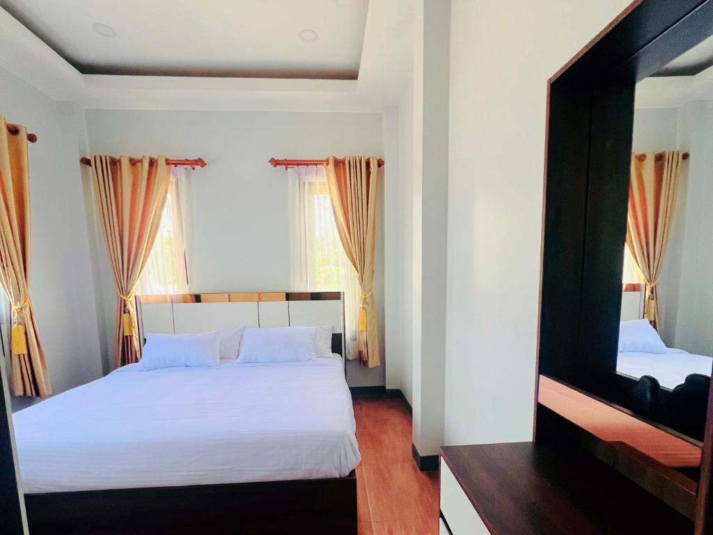 Sisters Real Escapes - Private Bedroom with Shared Bathroom photo 2