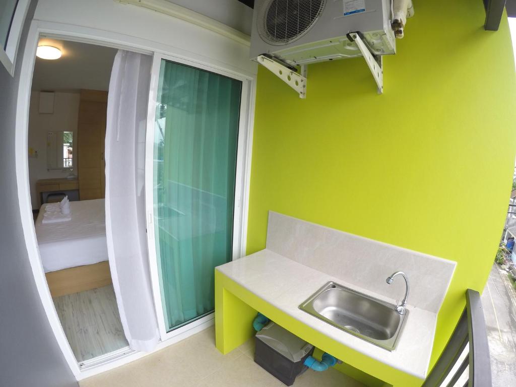 Shyne Place photo 3