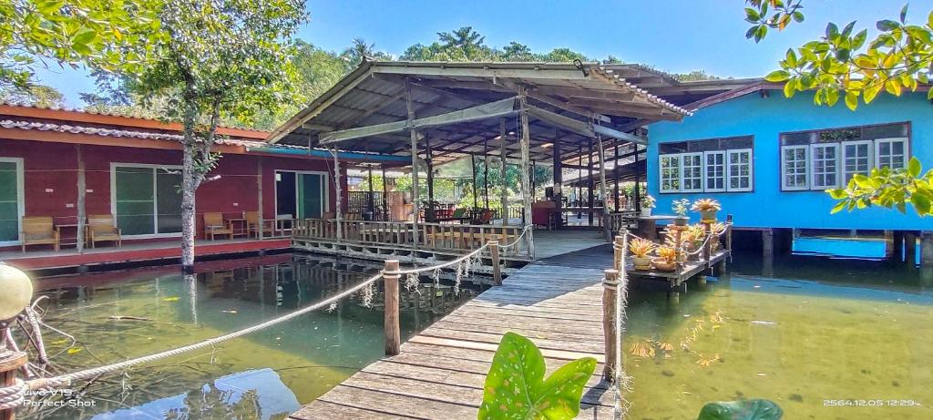 TA YAI HOMESTAY (ตา ยาย โฮมสเตย์) — photo 1