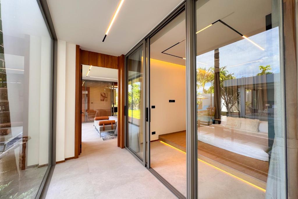 New & Exclusive! Private 4BR Zenithy Luxe Pool Villa near Laguna photo 3