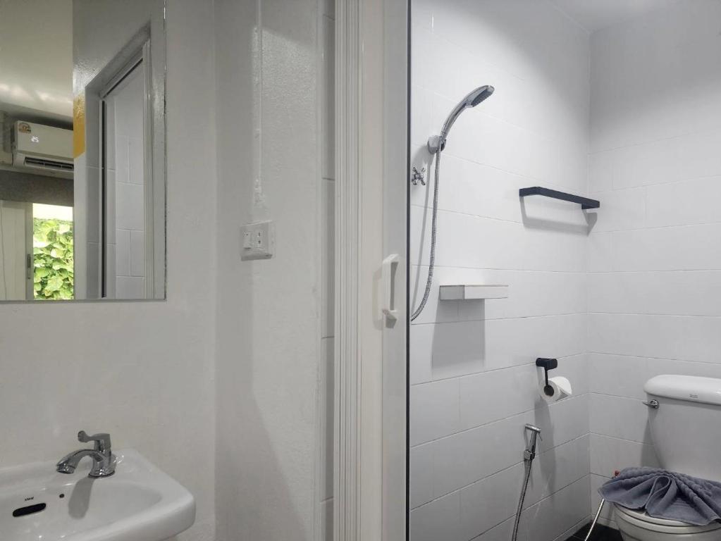 RYB Hostel Phuket photo 2