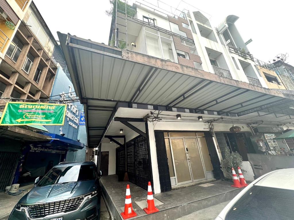 The White Den Chatuchak photo 3