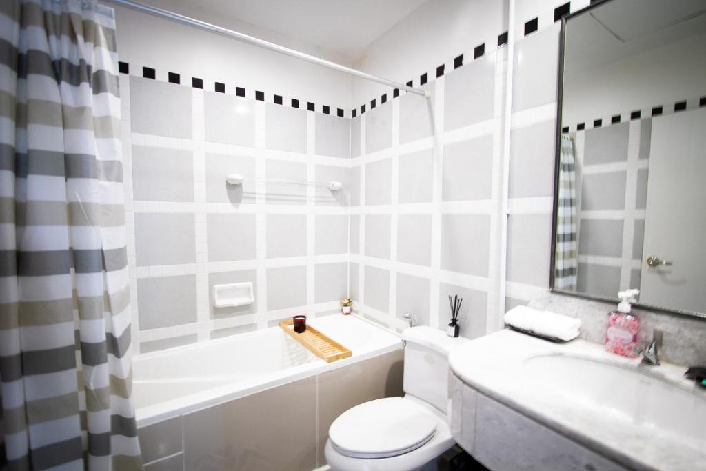 Spacious 4-Bedroom Oasis in the Heart of Sukhumvit photo 2