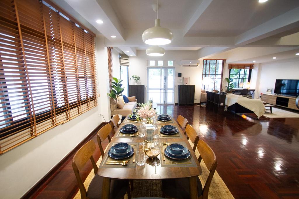 Spacious 4-Bedroom Oasis in the Heart of Sukhumvit photo 3