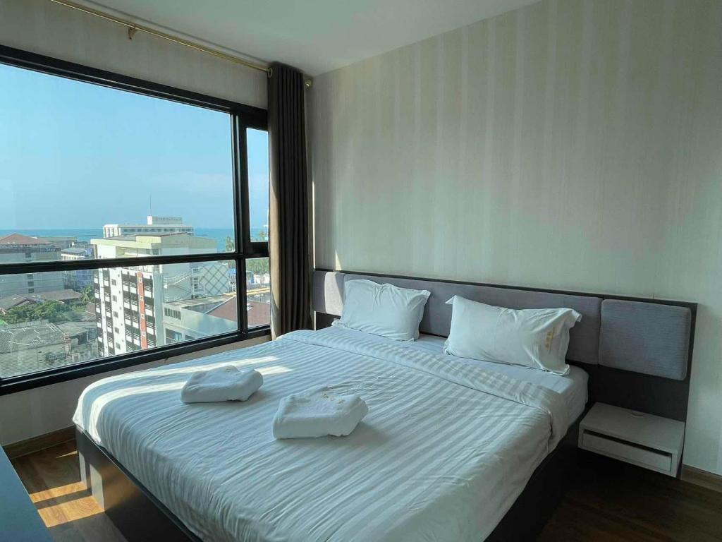 The Base Central Pattaya Thai photo 2