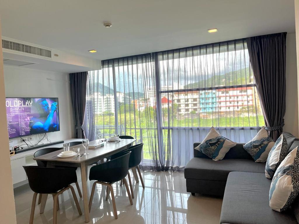 Kris - Modern Spacious 2 Bedrooms Condo with Pool — photo 1