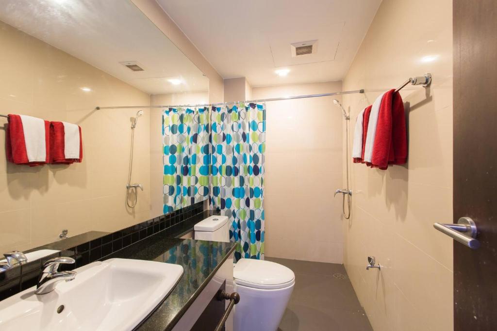 Kris - Modern Spacious 2 Bedrooms Condo with Pool photo 3