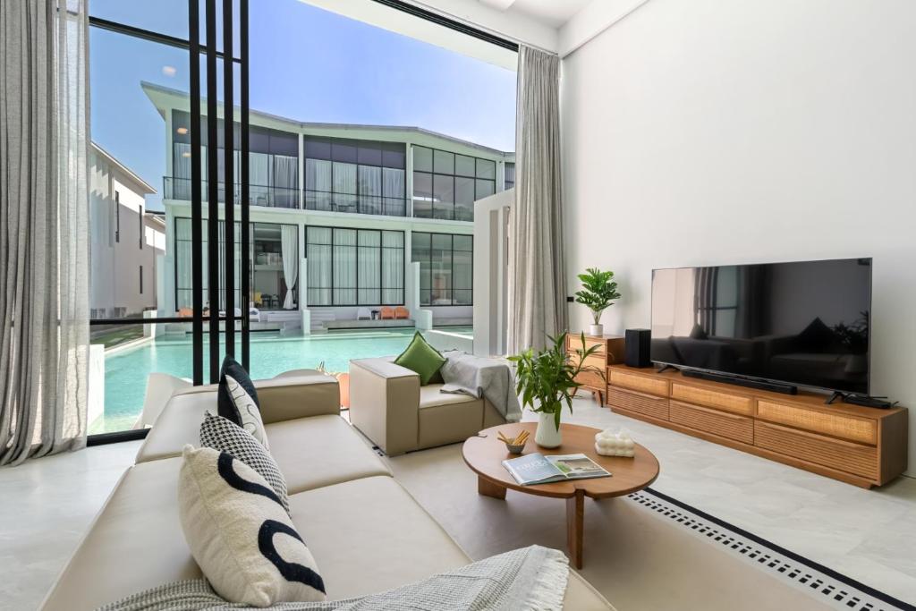 Zen Style Pool Access Townhouse — photo 1