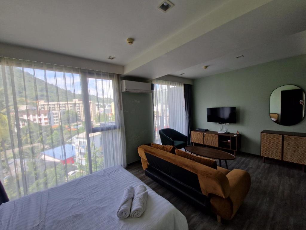 The Deck Condo Patong 7th Fl Mountain View1 photo 2
