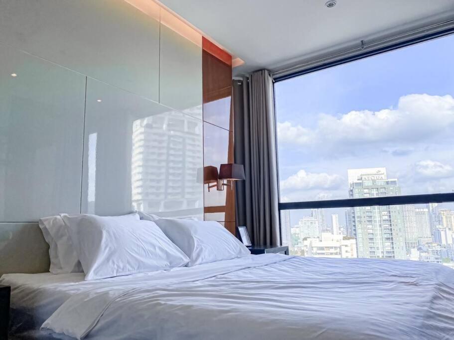Grand Modern 2BR - Ultra Fast WiFi - Phrom Phong photo 2
