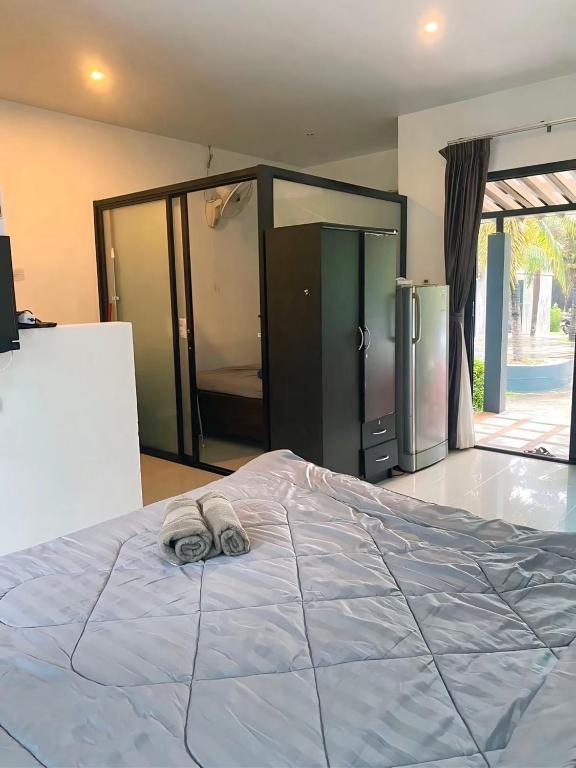 Share pool 1 room 2 bedroom photo 3