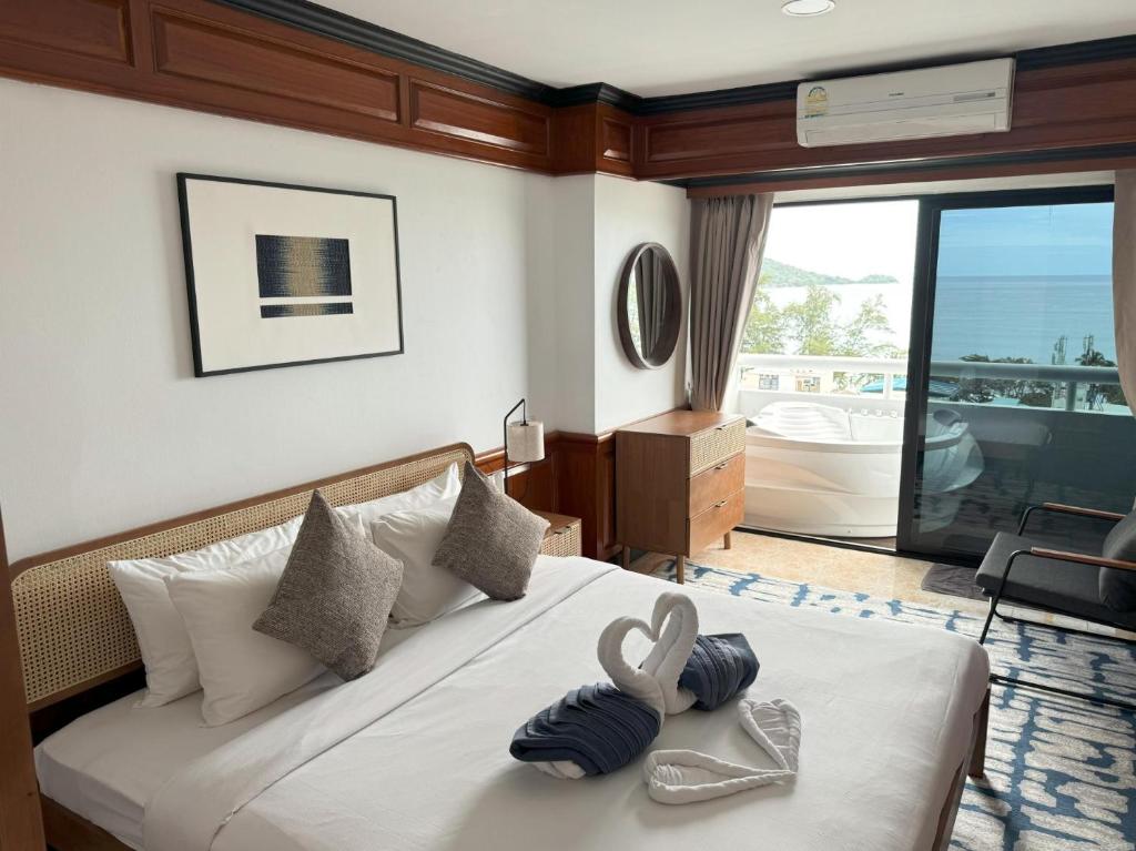 Sea view apartment with jacuzzi at Patong Tower photo 2