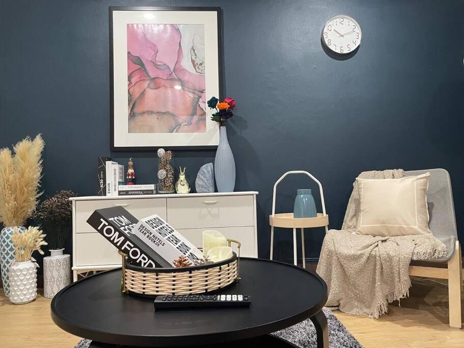 RB7: Private House Downtown 1min walk to metro