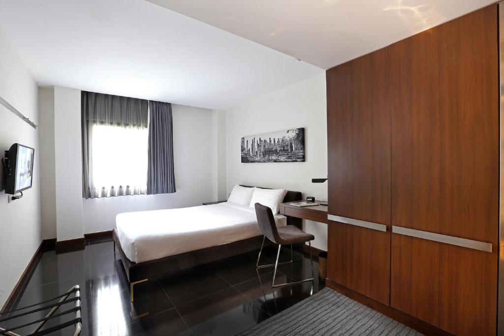 S33 Compact Sukhumvit Hotel photo 2