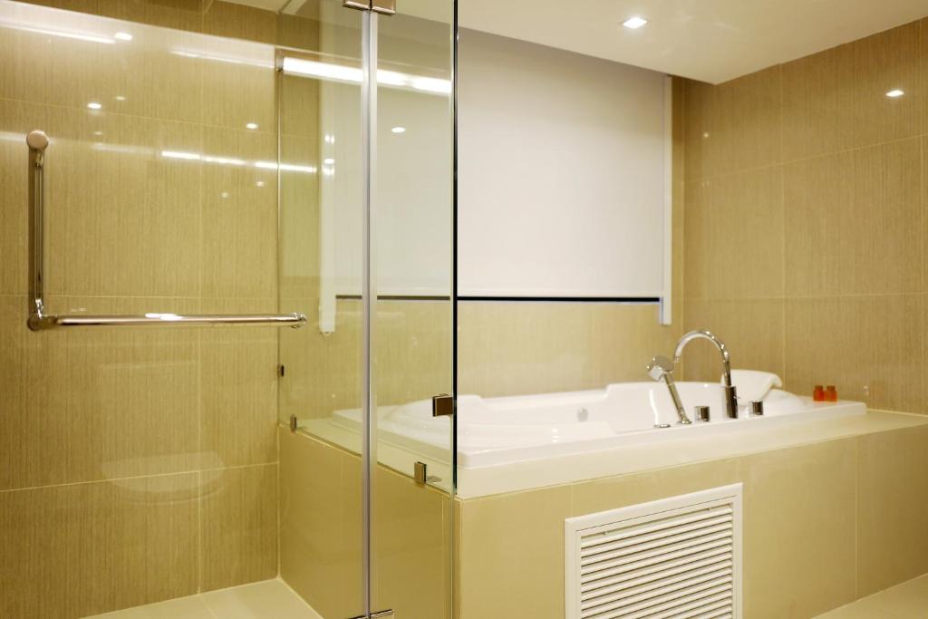 S33 Compact Sukhumvit Hotel photo 3