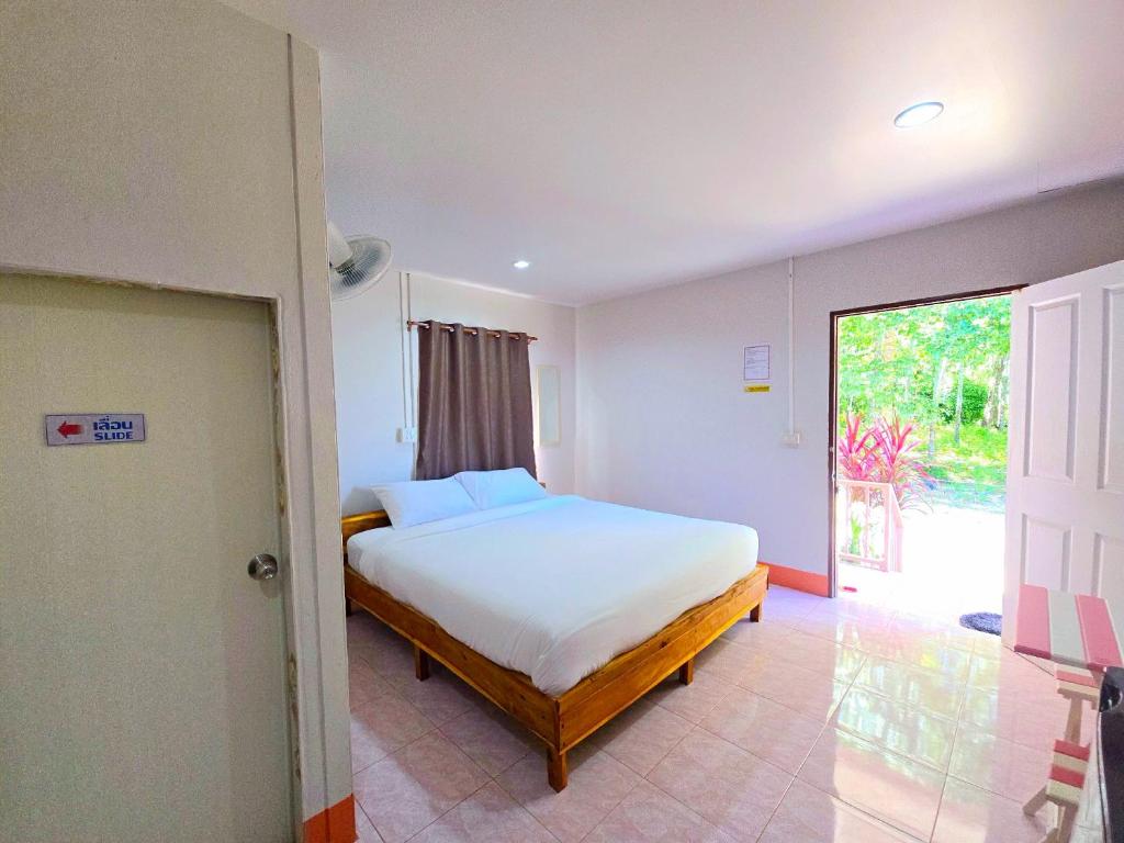 TR Bungalow photo 2