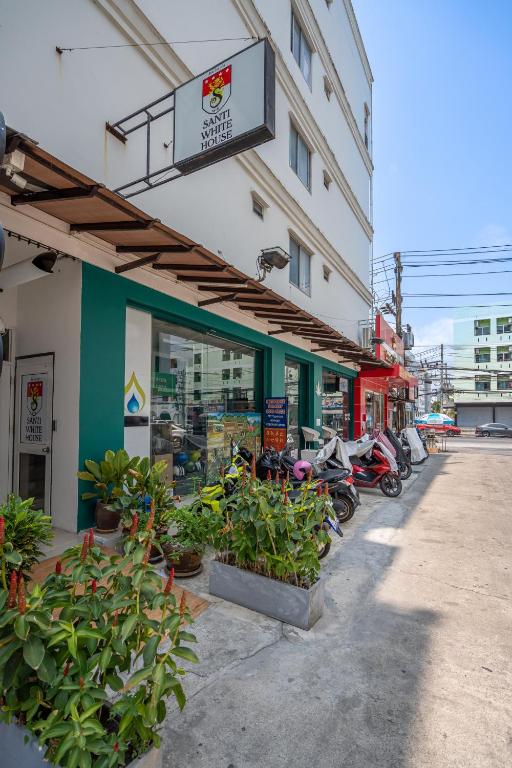 Santi White House Patong — photo 1