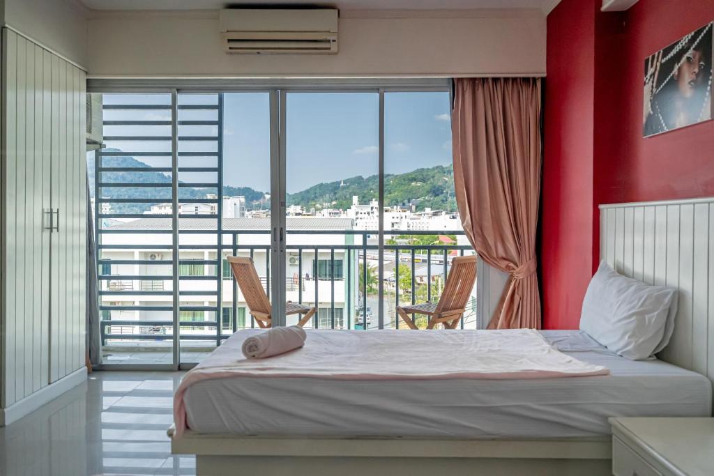 Santi White House Patong photo 2