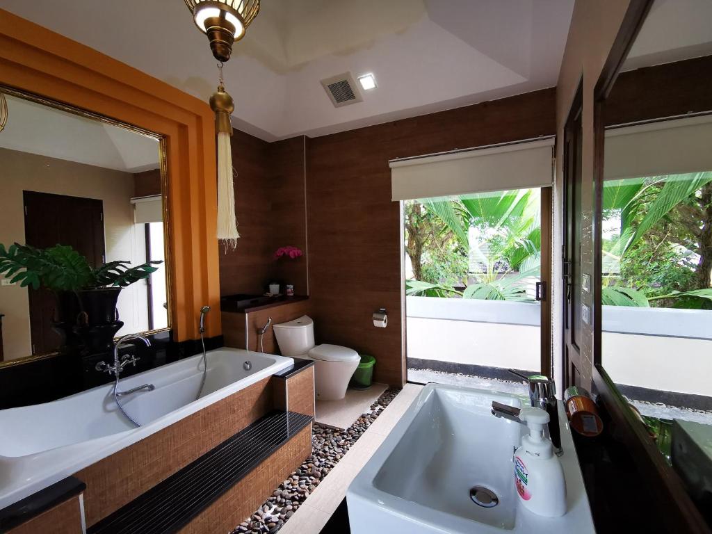 YiZen Boutique Phutara 5 Bedroom Villa photo 3