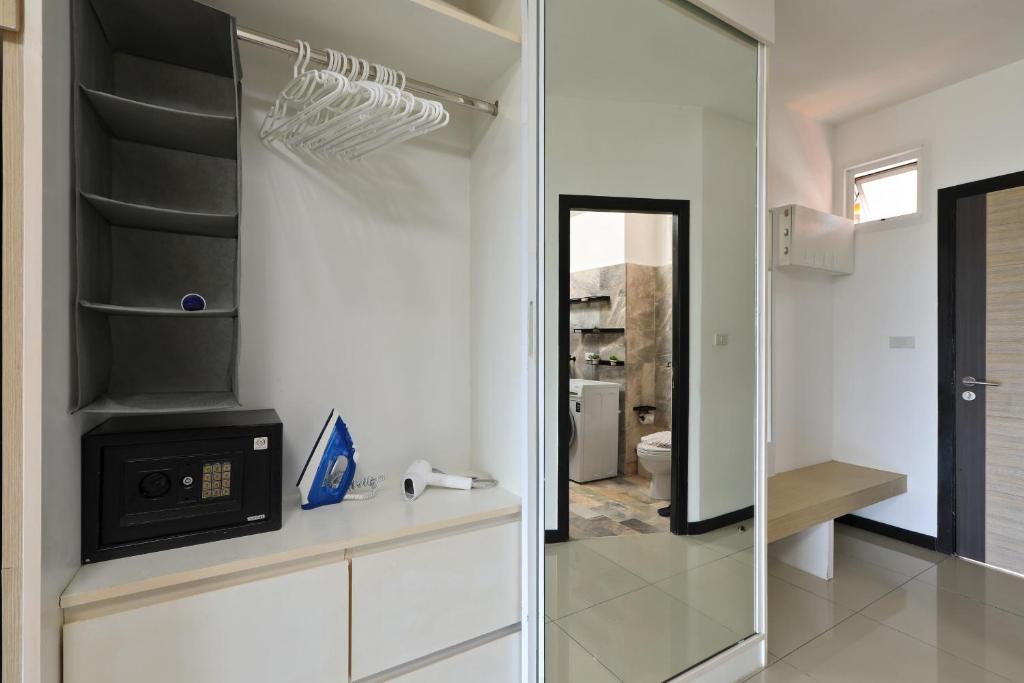 1bdr Spacious Studio near NaiHarn Beach by Capital Pro photo 3