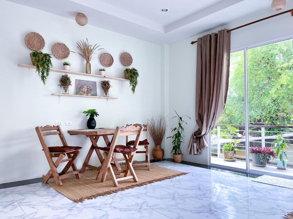 Sea Dreamer Beachfront Apartments — photo 1