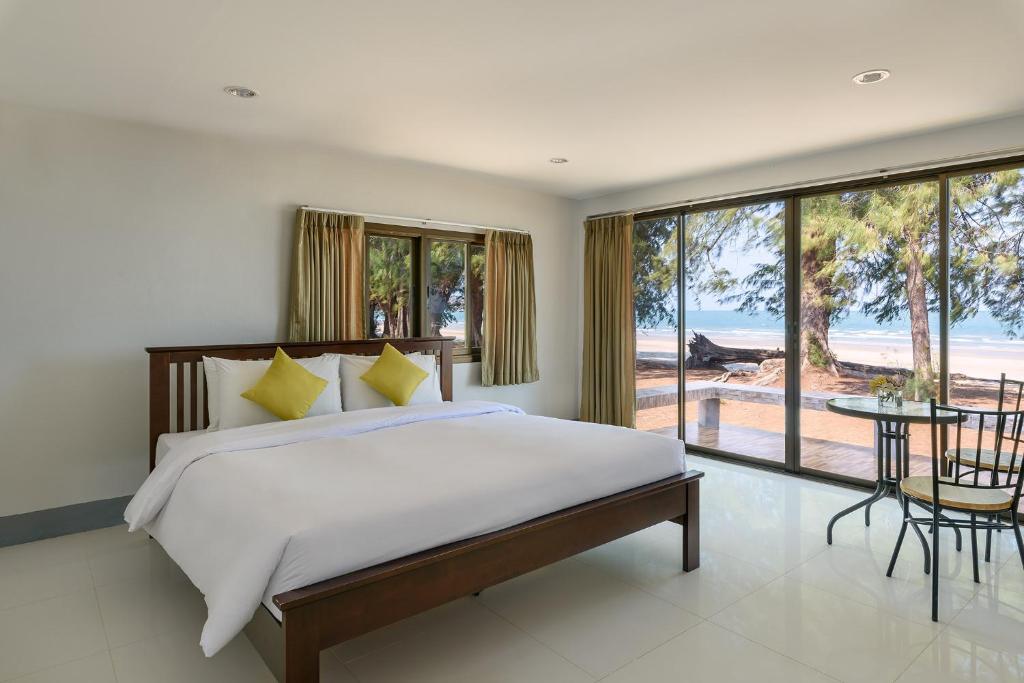 Seapine Beach Golf and Resort Hua Hin photo 3