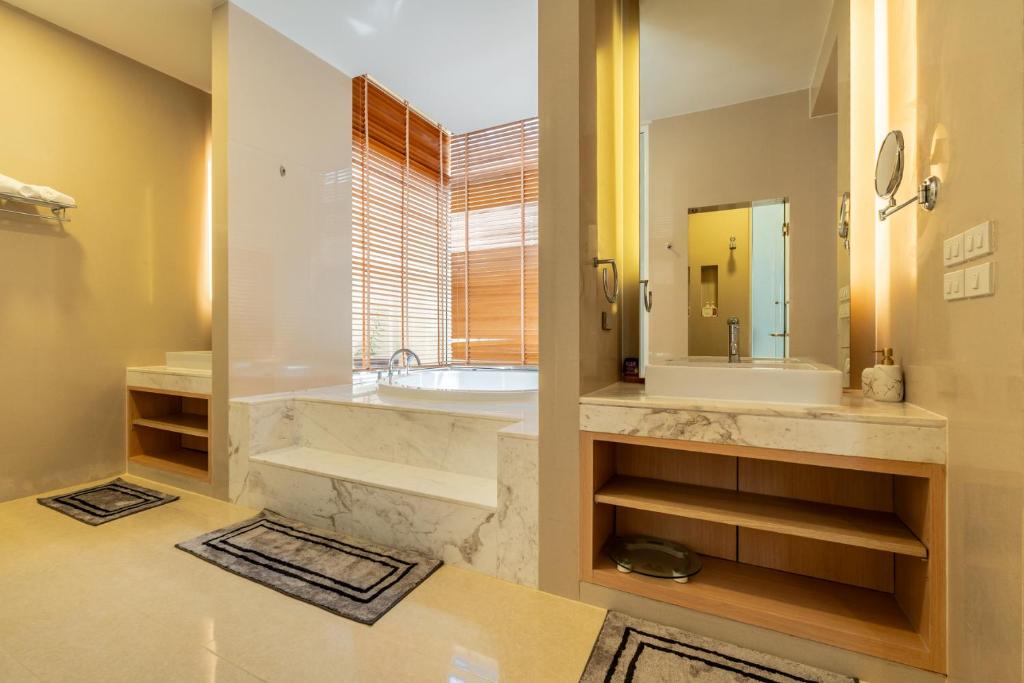 Sunshine Beach Villa Mai Khao photo 2