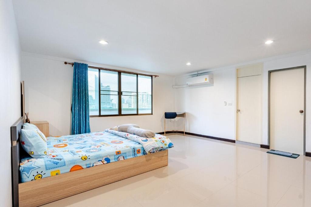 Surawong Condominium photo 2
