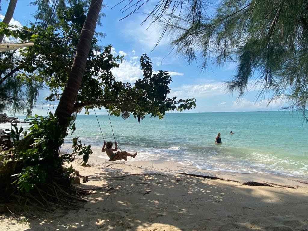Secret Beach Bungalows — photo 1