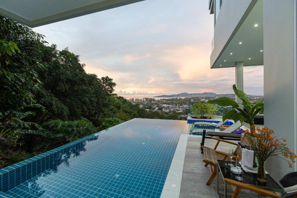 Seaview three bedroom villa in Bangtao area photo 2