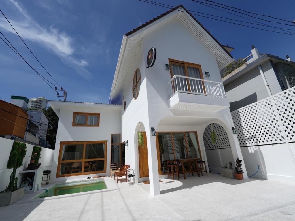RIM HuaHin Villa By RoomQuest — photo 1