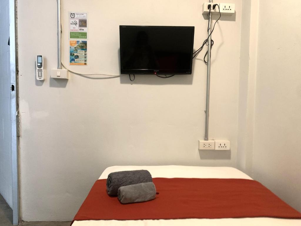 Sleep Sheep Phuket Hostel SHA photo 3