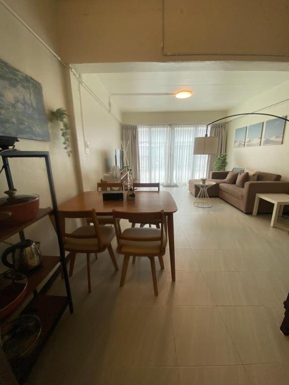 Spacious 2-storey apartment near beach in prime location — photo 1