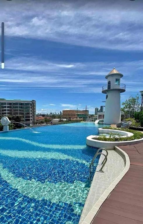 Supalai Mare 1-Bedroom Condo with Balcony & Sea View — photo 1