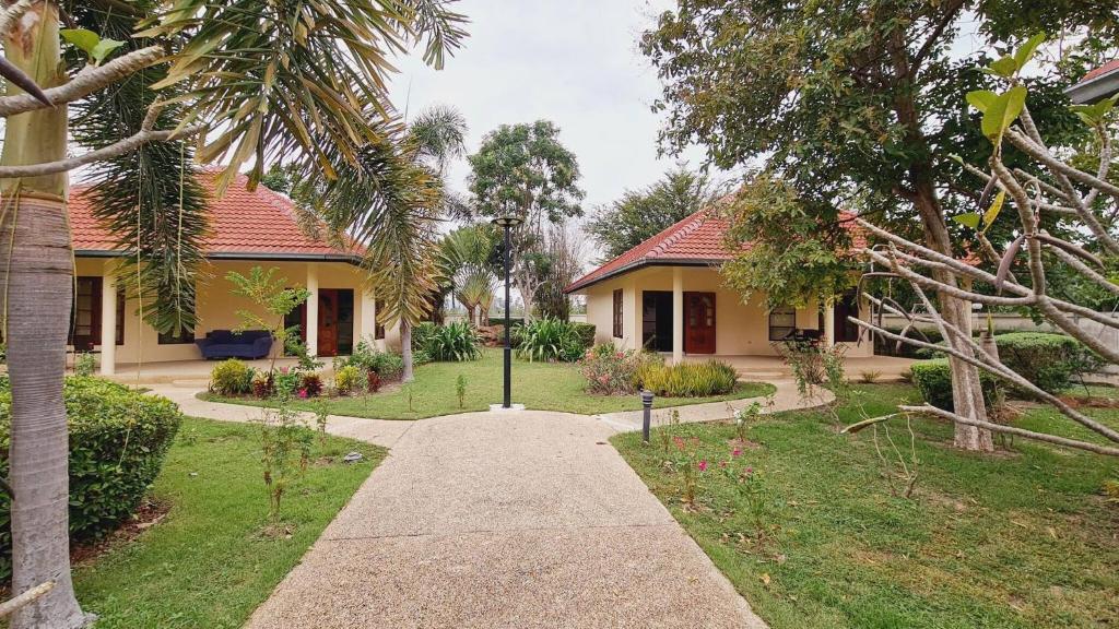 Schnes Bungalow mit gemeinschaftichem Auenpool und 2km vom Sandstrand enfernt — photo 1