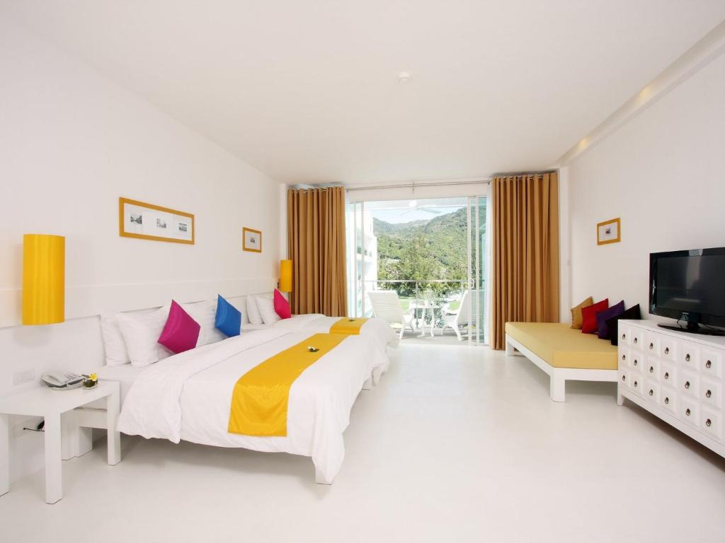 The Old Phuket - Karon Beach Resort photo 2