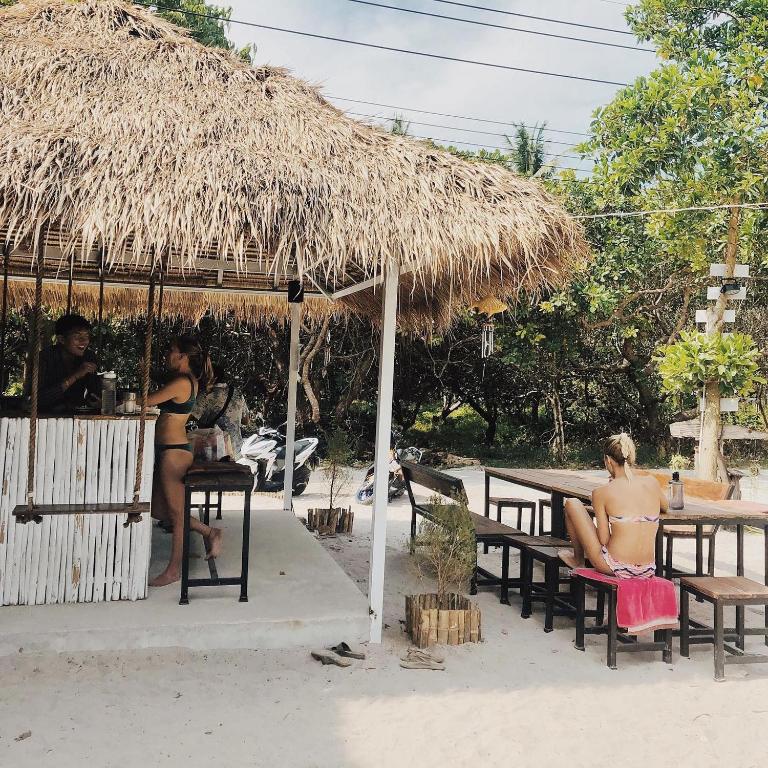 Tropical Hostel photo 2