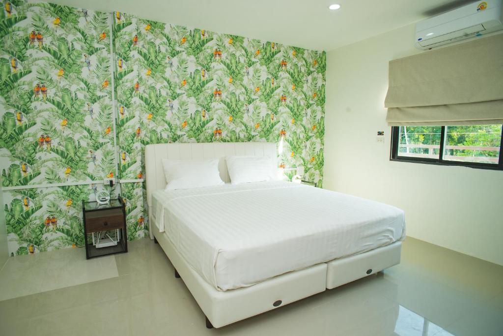 Songbird Suites - Deluxe 2 Bedroom photo 2