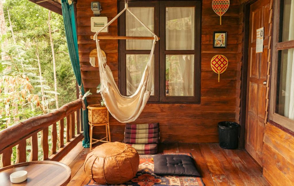 Jungle Treehouse w Ocean Sunset Views Fast WiFi photo 2