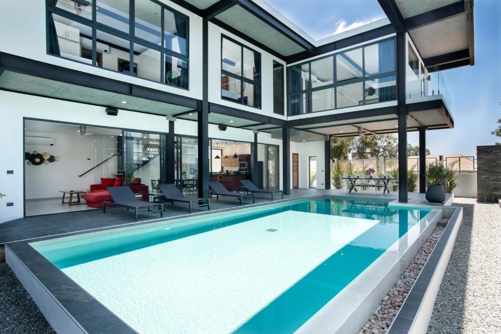 LUXURY 4BR Oxygen Pool Villa Near Nai Harn Beach - Sunset Garden 7 — photo 1