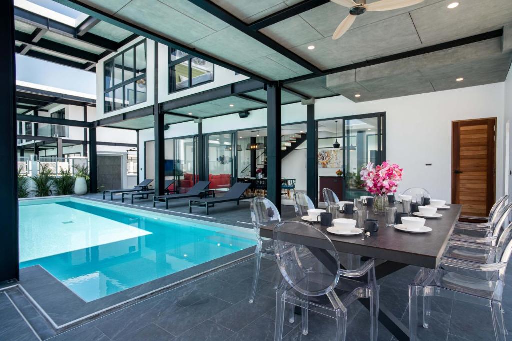 LUXURY 4BR Oxygen Pool Villa Near Nai Harn Beach - Sunset Garden 7 photo 3